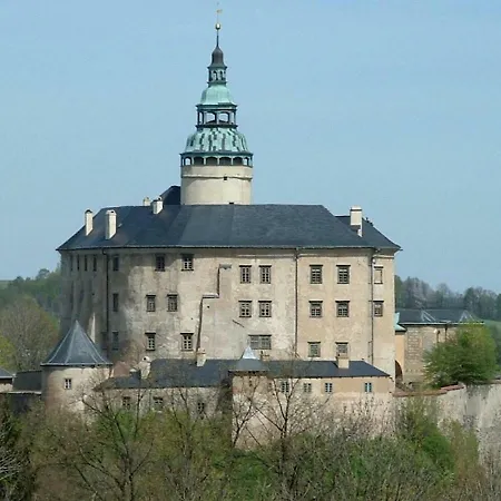 Novy Den Apartment *